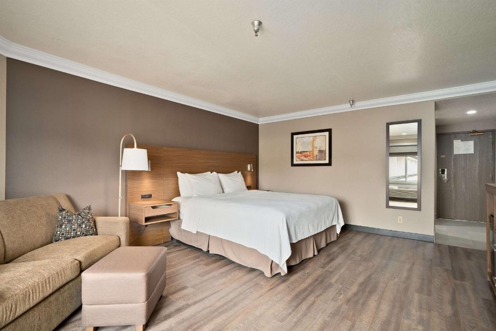 Best Western Plus Newport Mesa Inn Main image